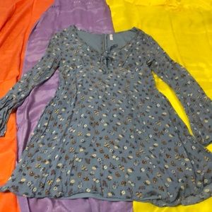 Bell sleeve flowery dress